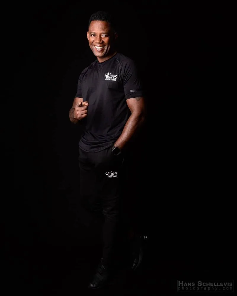 Franklin Lopes — personal trainer in zijn studio in Voorschoten